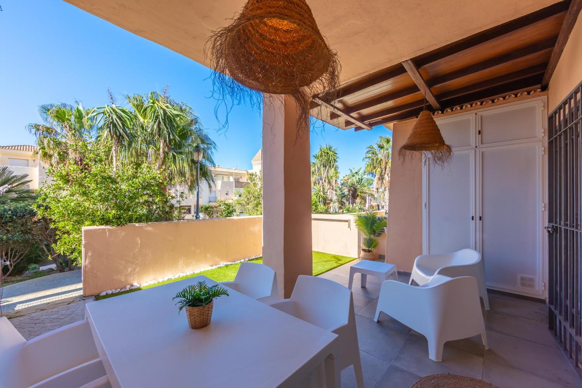 Surf Apartment - Wifi - Parking - Swimming Pool - Patio - Garden Tarifa Esterno foto